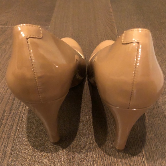 Micheal Kors leather patent pumps beige size 6.5 - Picture 9 of 11